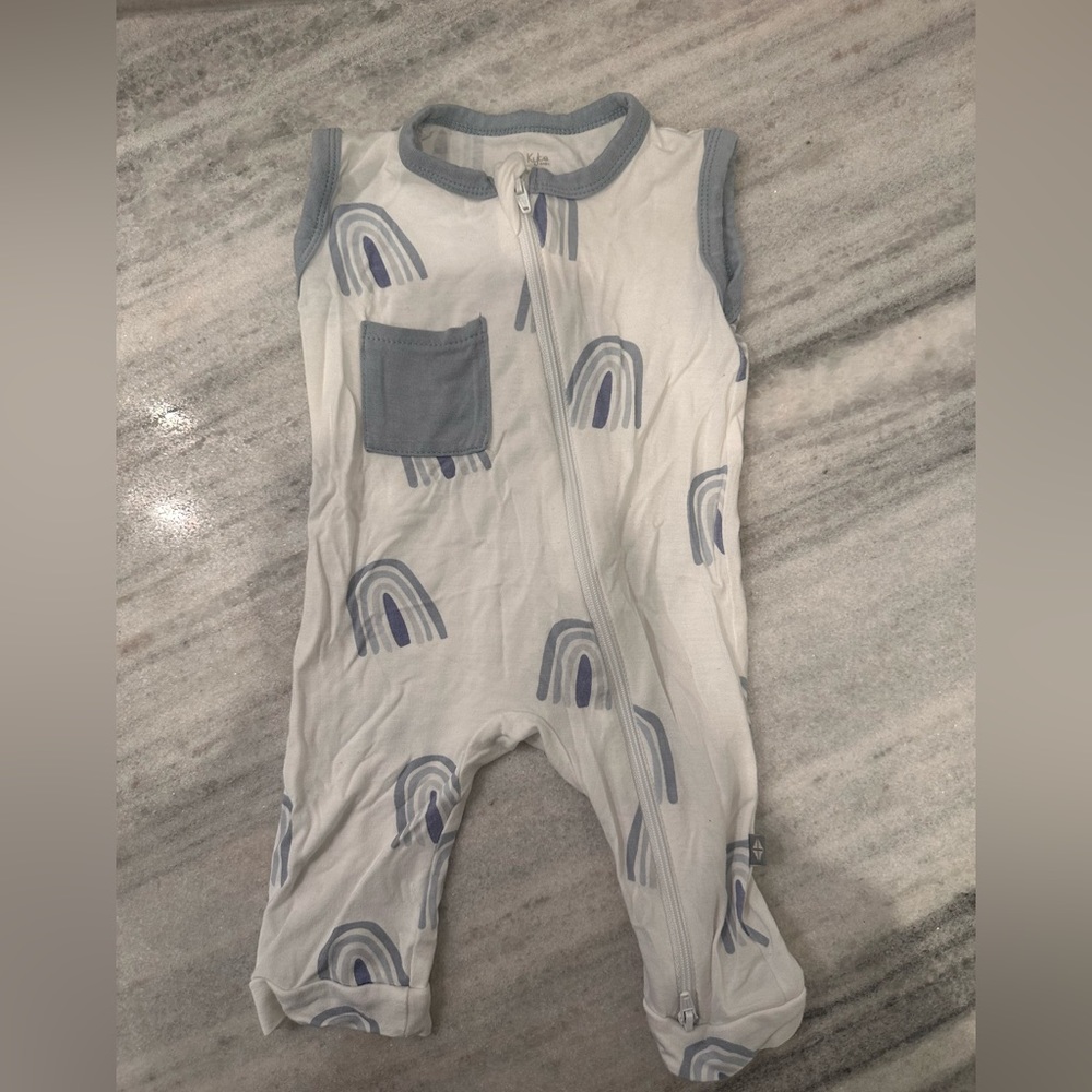 Kyte Baby zippered romper 0-3m.